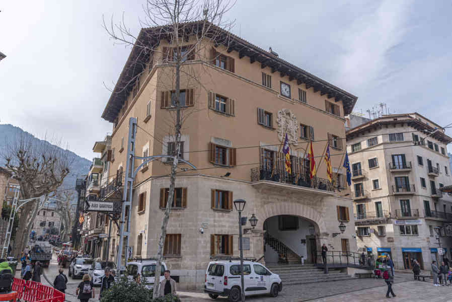 Mallorca - Sóller 03 - Ayuntamiento.jpg